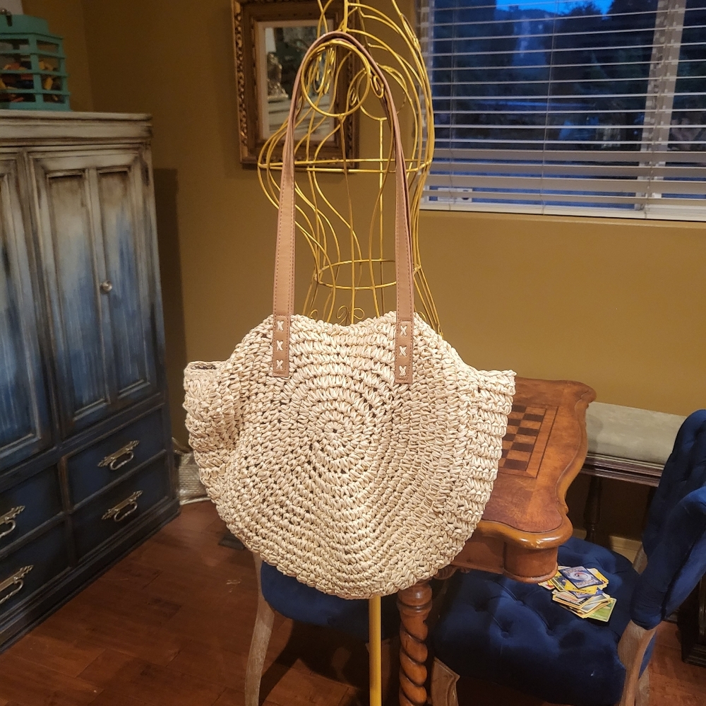 Summer Straw Shouldbag, woven with zipper closure